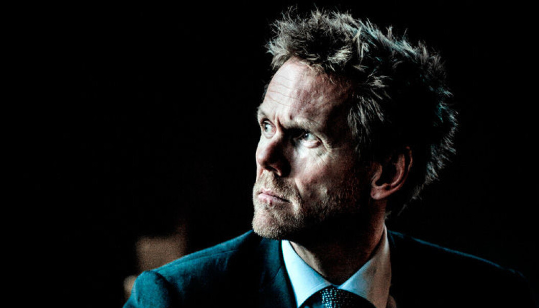 Fredrik Sejersted må i sitt nye embete finne balansen mellom å gi regjeringen advokathjelp og å bistå forvaltningen med å treffe riktige vedtak. – Man skal ikke bare vinne for å vinne, slår han fast. Fredrik Sejersted må i sitt nye embete finne balansen mellom å gi regjeringen advokathjelp og å bistå forvaltningen med å treffe riktige vedtak. – Man skal ikke bare vinne for å vinne, slår han fast.
