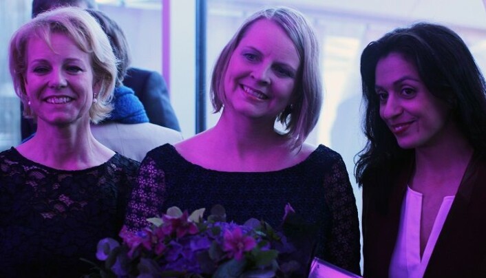 – Det skal være gøy på jobb, sier mottaker av talentprisen, Lise Marken Aasterud. Her sammen med generalsekretær i Advokatforeningen, Merete Smith, og Hadia Tajik. Foto: Thea N. Dahl – Det skal være gøy på jobb, sier mottaker av talentprisen, Lise Marken Aasterud. Her sammen med generalsekretær i Advokatforeningen, Merete Smith, og Hadia Tajik. Foto: Thea N. Dahl