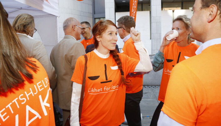 Fotballkommentator Lise Klaveness møtte med et tyvetalls kolleger fra Hjort. Fotballkommentator Lise Klaveness møtte med et tyvetalls kolleger fra Hjort.
