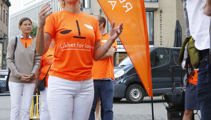 - Stå på, oppmuntret Smith. - Stå på, oppmuntret Smith.