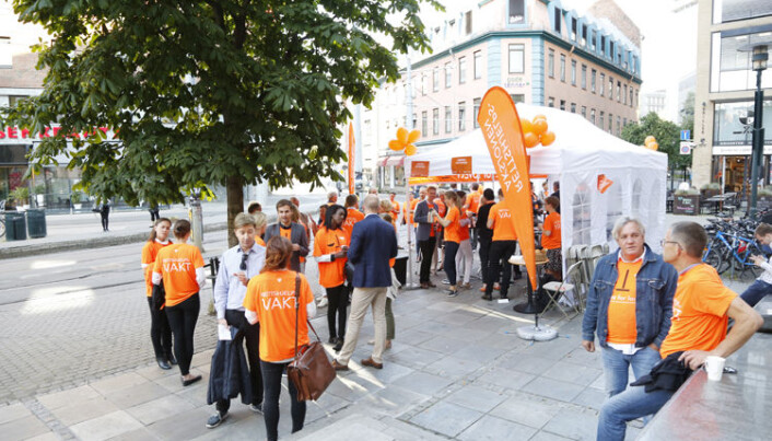 Ett av kravene i fjorårets Rettshjelpsaksjon var forhandlingsrett for advokater. Her fra aksjonen foran Oslo tinghus. Foto: Monica Kvaale Ett av kravene i fjorårets Rettshjelpsaksjon var forhandlingsrett for advokater. Her fra aksjonen foran Oslo tinghus. Foto: Monica Kvaale