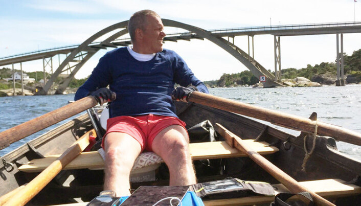 <html><head></head><body> Ved å bytte på hvem som ror hver halvtime kunne advokat Sigurd-Øyvind Kambestad og samboeren Tori ro lange strekninger hver dag - så lenge været tillot det. - Men når det blåser mer enn fem knop er det egentlig ikke særlig poeng i å ro, påpeker Kambestad. Foto: Privat</body></html> <html><head></head><body> Ved å bytte på hvem som ror hver halvtime kunne advokat Sigurd-Øyvind Kambestad og samboeren Tori ro lange strekninger hver dag - så lenge været tillot det. - Men når det blåser mer enn fem knop er det egentlig ikke særlig poeng i å ro, påpeker Kambestad. Foto: Privat</body></html>