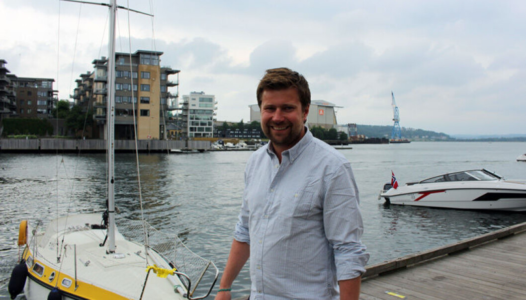 Partner i Wikborg Rein, nyter sommerferie i Norge når han har fri fra jobben i England. Her fra bryggen i Tønsberg. Foto: Henrik Skjevestad Partner i Wikborg Rein, nyter sommerferie i Norge når han har fri fra jobben i England. Her fra bryggen i Tønsberg. Foto: Henrik Skjevestad