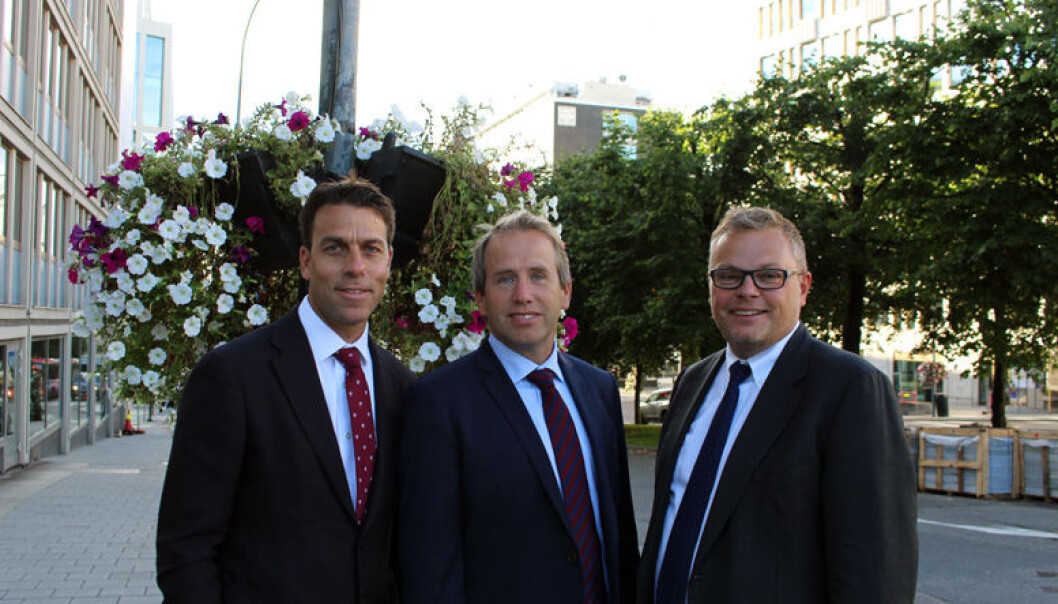Therium Nordic håper å bli attraktive for norske investorer, sier Trond Jacobsen (til venstre). Her sammen med Henrik A. Jensen og administrerende direktør Henrik Berg. Therium Nordic håper å bli attraktive for norske investorer, sier Trond Jacobsen (til venstre). Her sammen med Henrik A. Jensen og administrerende direktør Henrik Berg.