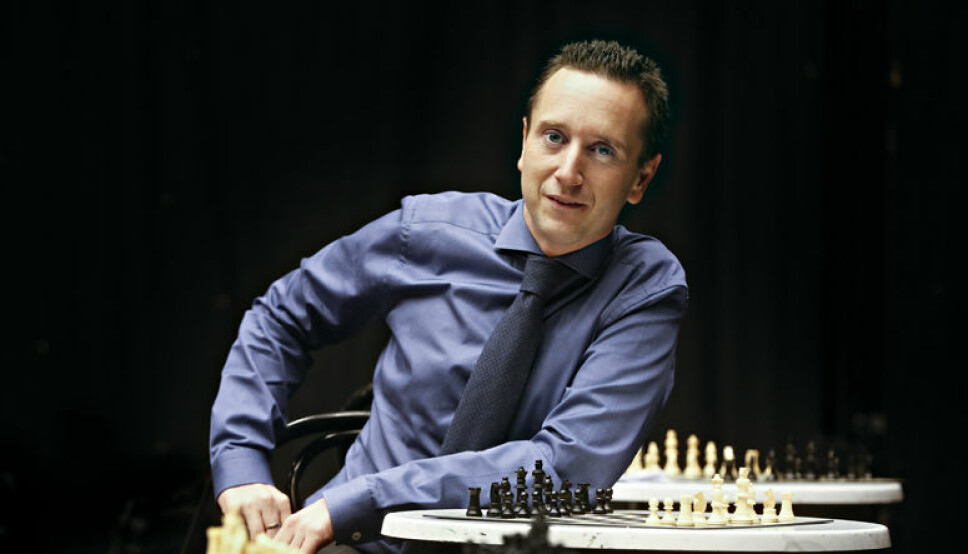 Torstein Bae er både MP i Legalis og sjakkekspert i NRK.