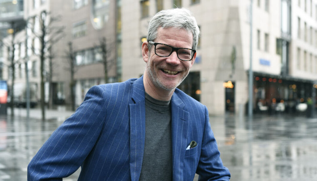 Til og med lokalene oser av innovasjon, forteller Knut-Magnar Aanestad. Blant annet vises en kunstinstallasjon på video på glassveggene ut mot Aker brygge. Til og med lokalene oser av innovasjon, forteller Knut-Magnar Aanestad. Blant annet vises en kunstinstallasjon på video på glassveggene ut mot Aker brygge.
