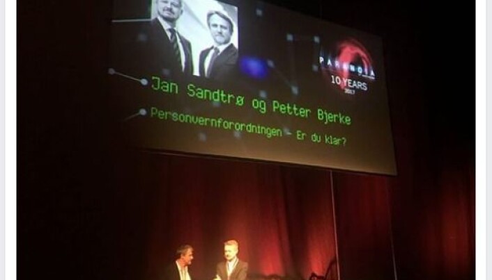 Sandtrø er selv aktiv på Facebook. Her en oppdatering fra et foredrag han holdt i Oslo om personvernforordningen. Sandtrø er selv aktiv på Facebook. Her en oppdatering fra et foredrag han holdt i Oslo om personvernforordningen.