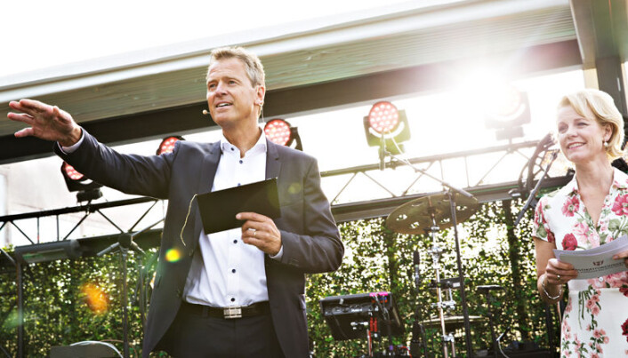 <html><head></head><body> Jens Johan Hjort sammen med generalsekretær Merete Smith på Advokatforeningens mottagelse for nye advokater i begynnelsen av juni. Foto: Monica Kvaale</body></html> <html><head></head><body> Jens Johan Hjort sammen med generalsekretær Merete Smith på Advokatforeningens mottagelse for nye advokater i begynnelsen av juni. Foto: Monica Kvaale</body></html>