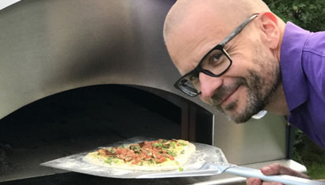 Dag Are Børresen har skaffet seg pizzabakerovn, og ønsker seg celebre gjester. Foto: Privat Dag Are Børresen har skaffet seg pizzabakerovn, og ønsker seg celebre gjester. Foto: Privat
