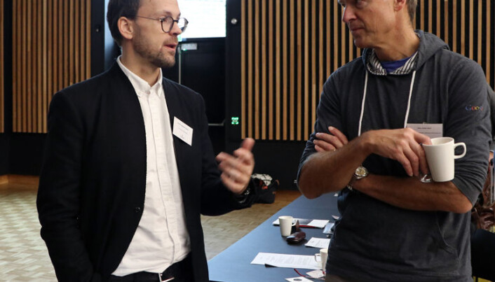 <html><head></head><body> Advokatforeningens politiske rådgiver Martin Kaasgaard Nielsen og foreningens leder Jens Johan Hjort er betenkt over den manglende økningen av salærsatsen.</body></html> <html><head></head><body> Advokatforeningens politiske rådgiver Martin Kaasgaard Nielsen og foreningens leder Jens Johan Hjort er betenkt over den manglende økningen av salærsatsen.</body></html>