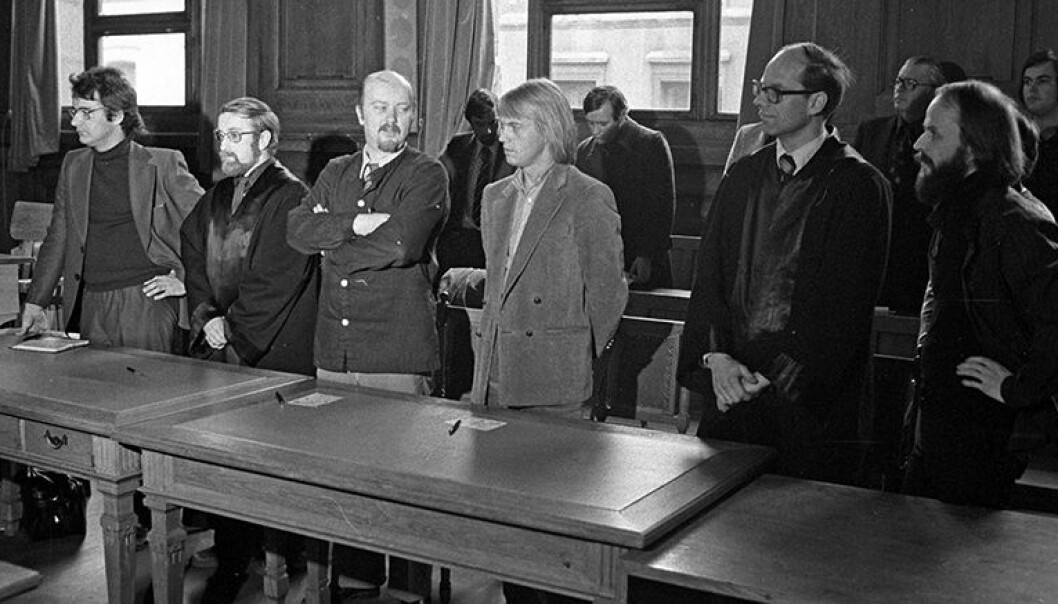 De tiltalte i Listasaken mottar dommen, fra v. Ivar Johansen, høyesterettsadvokat Ole Jakob Bae, Jan Otto Hauge, Ingolf Håkon Teigene, advokat Kjell Amundsen og Trond Jensen. Foto: Erik Berglund / NTB Scanpix De tiltalte i Listasaken mottar dommen, fra v. Ivar Johansen, høyesterettsadvokat Ole Jakob Bae, Jan Otto Hauge, Ingolf Håkon Teigene, advokat Kjell Amundsen og Trond Jensen. Foto: Erik Berglund / NTB Scanpix