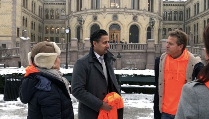 <html><head></head><body> Abid Raja har forhåpninger om at Venstre skal klare å få med seg regjeringspartiene på å gi forhandlingsrett til advokatene, sa han.</body></html> <html><head></head><body> Abid Raja har forhåpninger om at Venstre skal klare å få med seg regjeringspartiene på å gi forhandlingsrett til advokatene, sa han.</body></html>