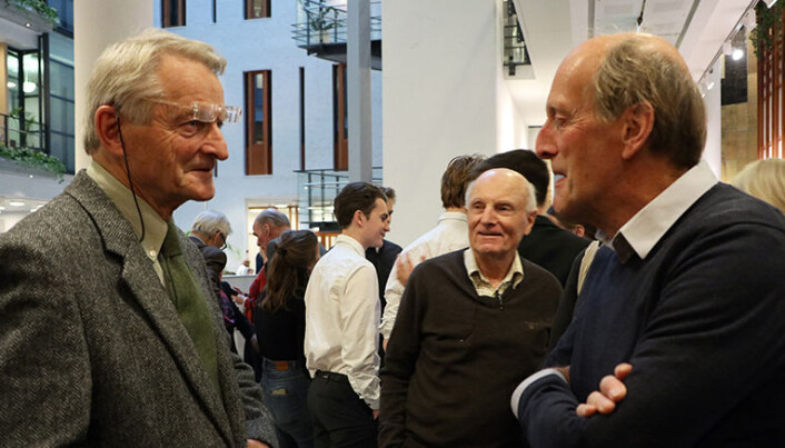 Ketil Lund var en populær mann blant de mange klima-forkjemperne på tilhørerbenken. Her med Steinar Winther Christensen til høyre. Ketil Lund var en populær mann blant de mange klima-forkjemperne på tilhørerbenken. Her med Steinar Winther Christensen til høyre.
