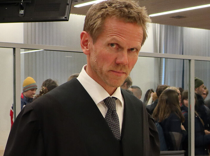 - De driver inn domstolen for å overstyre de brede demokratiske premissene som ligger til grunn for norsk petroleumspolitikk, sa regjeringsadvokat Fredrik Sejersted. - De driver inn domstolen for å overstyre de brede demokratiske premissene som ligger til grunn for norsk petroleumspolitikk, sa regjeringsadvokat Fredrik Sejersted.