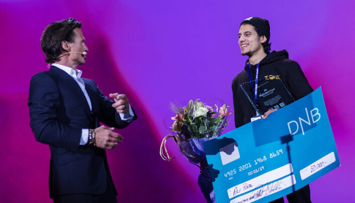 <html><head></head><body> Choice-medarbeideren Ali Popal risikerer å bli sendt ut av Sverige. Nå vil Petter Stordalen hjelpe han og andre ansatte i kjeden som kan lide samme skjebne. Foto: Choice</body></html> <html><head></head><body> Choice-medarbeideren Ali Popal risikerer å bli sendt ut av Sverige. Nå vil Petter Stordalen hjelpe han og andre ansatte i kjeden som kan lide samme skjebne. Foto: Choice</body></html>