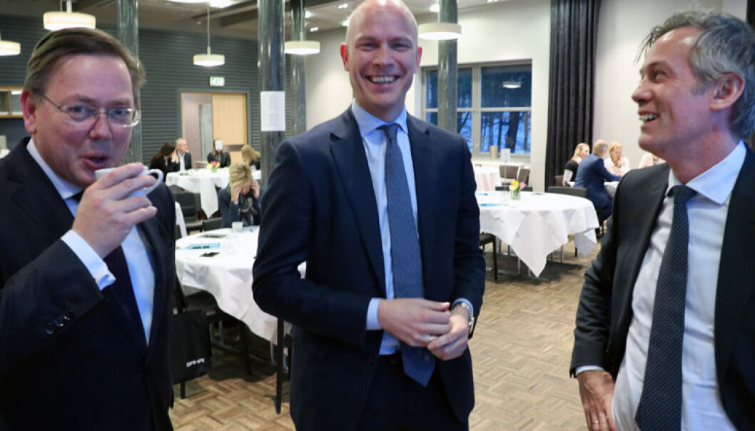 Morten P. Smørdal fra BAHR, Thommessens Sverre Tyrhaug og Morten Goller fra Wiersholm har alle grunn til å smile etter årets Legal500-kåring. Her fra en tidligere anledning. Morten P. Smørdal fra BAHR, Thommessens Sverre Tyrhaug og Morten Goller fra Wiersholm har alle grunn til å smile etter årets Legal500-kåring. Her fra en tidligere anledning.