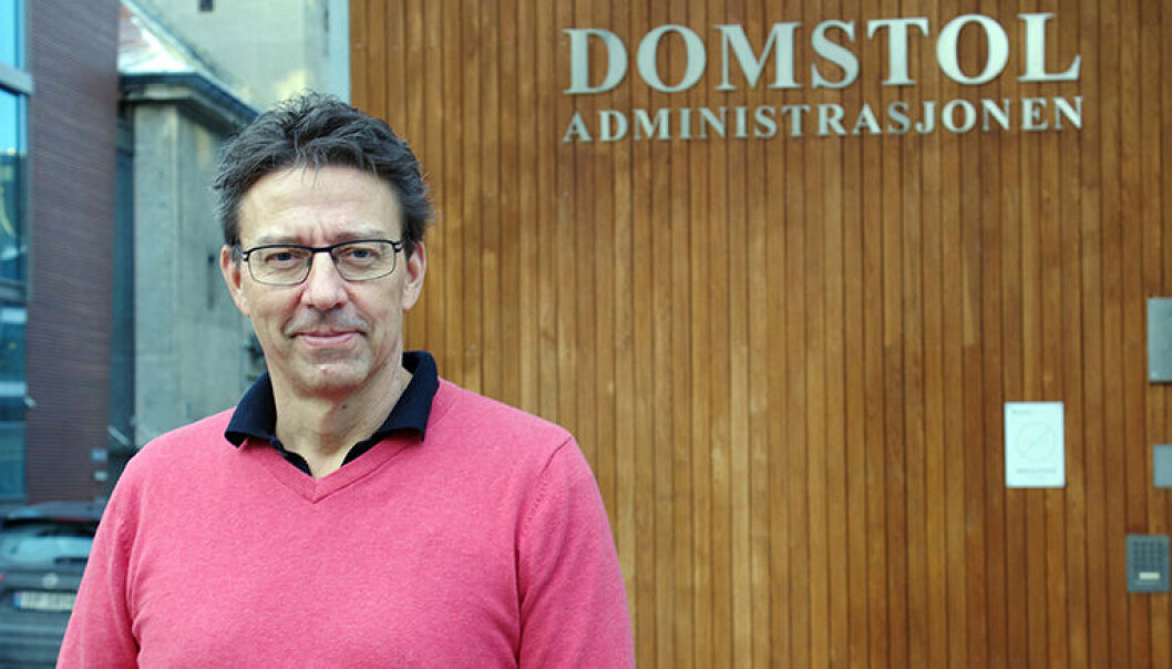 SAVNER 17 MILLIONER: Domstolsadministrasjonen trenger 30 millioner til fornyelse av teknisk utstyr, sier Iwar Arnstad, kommunikasjonsdirektør i DA. SAVNER 17 MILLIONER: Domstolsadministrasjonen trenger 30 millioner til fornyelse av teknisk utstyr, sier Iwar Arnstad, kommunikasjonsdirektør i DA.