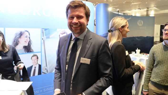 <html><head></head><body> Ole Henrik Wille har i flere å vært en av Wikborg Reins advokater i London, og pendler i dag mellom Norge og England. Fredag var han på plass i Oslo for å øse av sin juridiske utenlandserfaring.</body></html> <html><head></head><body> Ole Henrik Wille har i flere å vært en av Wikborg Reins advokater i London, og pendler i dag mellom Norge og England. Fredag var han på plass i Oslo for å øse av sin juridiske utenlandserfaring.</body></html>