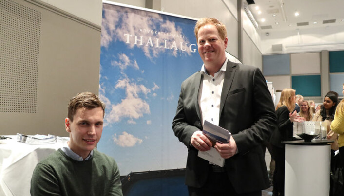 <html><head></head><body> Advokatene Oddvar Møllerløkken (t.h.) og Lars Otterholt Veen fra Thallaug på Lillehammer kunne fortelle studentene hvordan det er å jobbe som advokat i en litt mindre by.</body></html> <html><head></head><body> Advokatene Oddvar Møllerløkken (t.h.) og Lars Otterholt Veen fra Thallaug på Lillehammer kunne fortelle studentene hvordan det er å jobbe som advokat i en litt mindre by.</body></html>