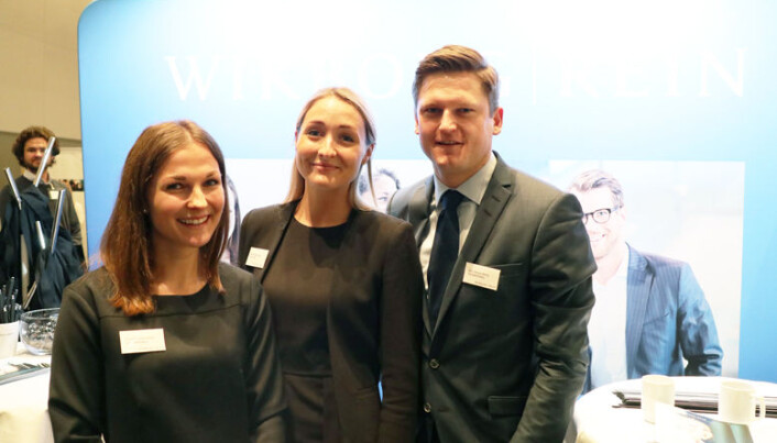 <html><head></head><body> Advokatfullmektig Christine Larsen Kalsvik, fast advokat Marte Bergem Høvde, og Sem Varhaug Søberg var på plass på Wikborg Rein-standen.</body></html> <html><head></head><body> Advokatfullmektig Christine Larsen Kalsvik, fast advokat Marte Bergem Høvde, og Sem Varhaug Søberg var på plass på Wikborg Rein-standen.</body></html>