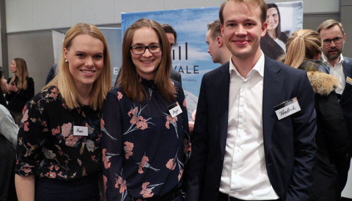 <html><head></head><body> Advokatfullmektig Mari Verling, advokat Anja Flo Lauvik og advokatfullmektig Fredrik Bjercke Punsvik fra Kvale opplevde stort engasjement på firmaets stand.</body></html> <html><head></head><body> Advokatfullmektig Mari Verling, advokat Anja Flo Lauvik og advokatfullmektig Fredrik Bjercke Punsvik fra Kvale opplevde stort engasjement på firmaets stand.</body></html>
