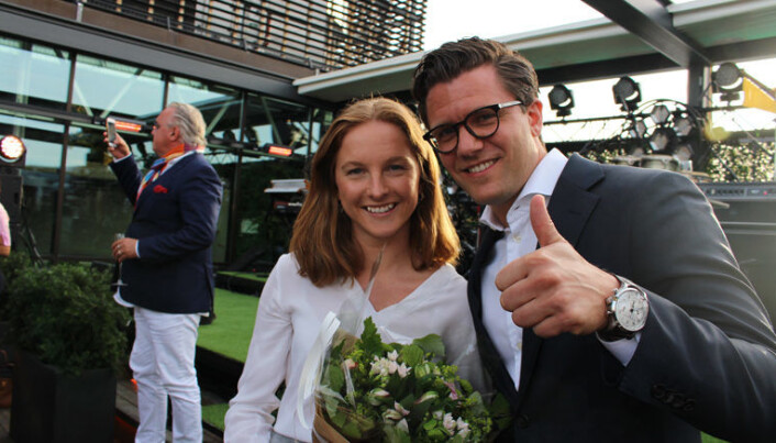 <html><head></head><body> Advokatfullmektig Katinka Ranberg og advokat Torbjørn Bjelland mottok Talentprisen på vegne av Thommessen under Advokatfesten på taket av Steen og Strøm i fjor sommer.</body></html> <html><head></head><body> Advokatfullmektig Katinka Ranberg og advokat Torbjørn Bjelland mottok Talentprisen på vegne av Thommessen under Advokatfesten på taket av Steen og Strøm i fjor sommer.</body></html>
