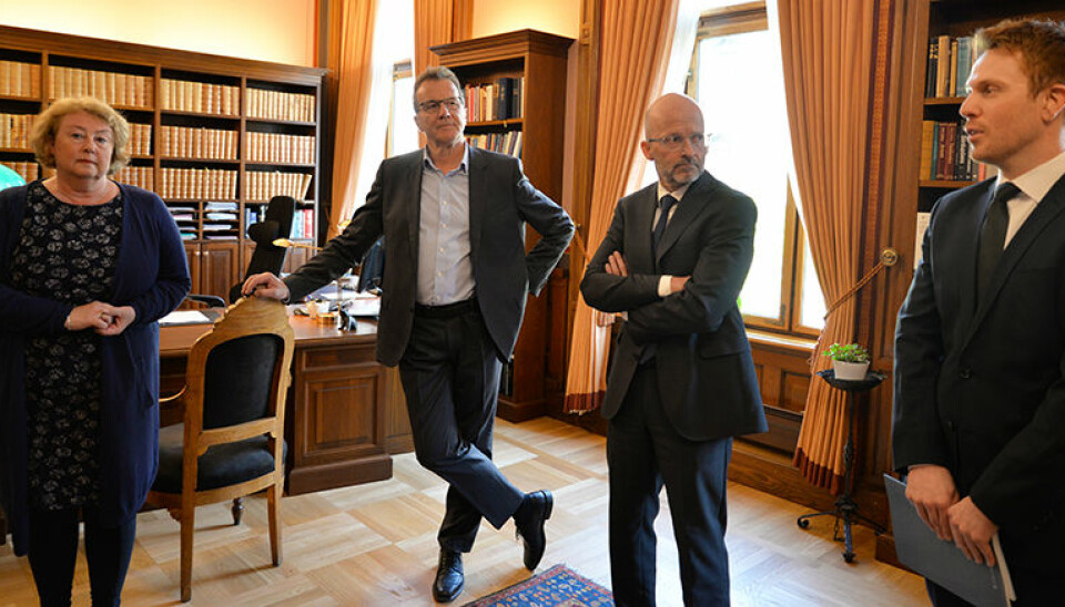 Veilederen er et produkt samtlige dommere i Høyesterett står bak, fortalte Toril Marie Øie og dommerne Wilhelm Matheson og Per Erik Bergsjø. Til høyre Knut André Aastebøl fra utredningsenheten.