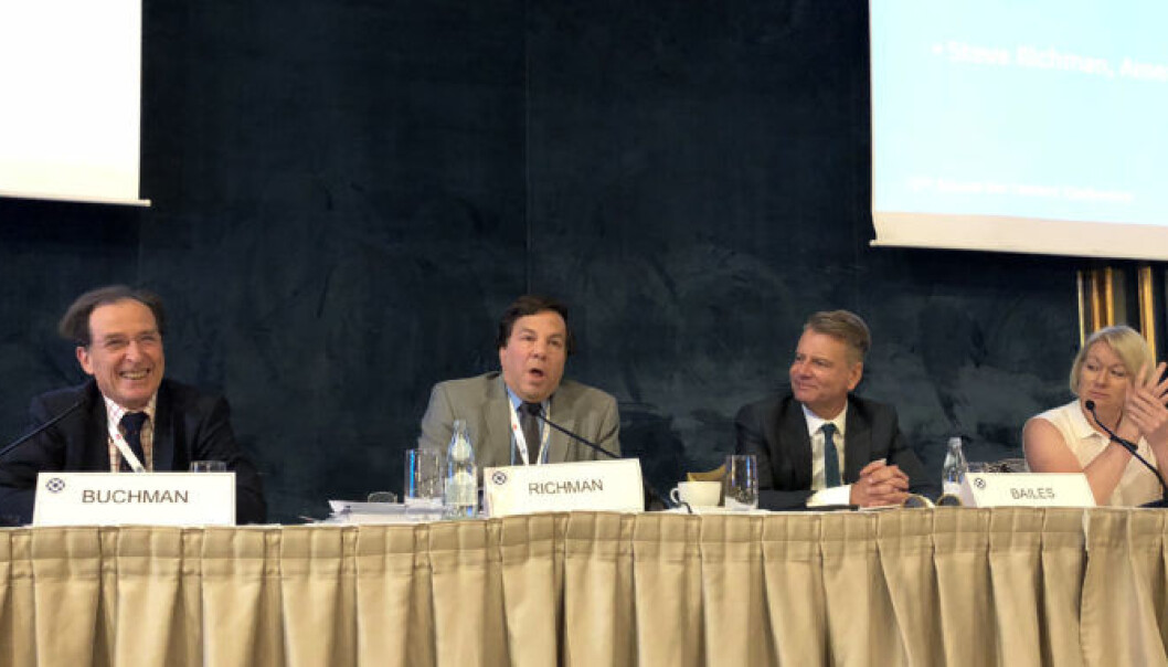 Louis Bernard Buchman, Steven Richman, Morry Bailes og Allison Hook var enige om at flere advokatforeninger må legge større vekt på det globale markedet for juridiske tjenester. Foto: Thea N. Dahl Louis Bernard Buchman, Steven Richman, Morry Bailes og Allison Hook var enige om at flere advokatforeninger må legge større vekt på det globale markedet for juridiske tjenester. Foto: Thea N. Dahl