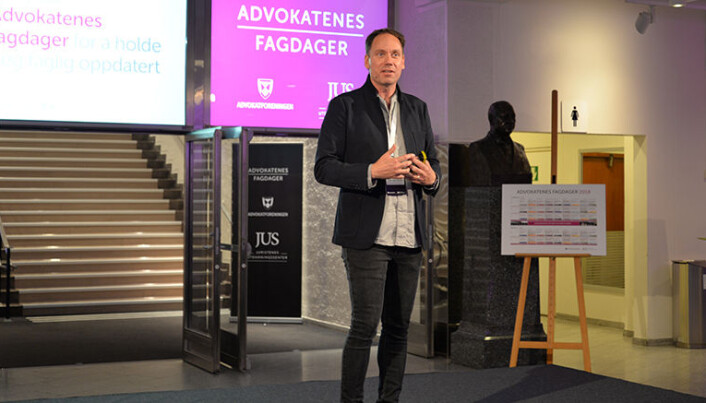 <html><head></head><body> Legal tech-ekspert, Eric Vermeulen, oppfordret advokatene til å sette seg inn mulighetene digitaliseringen åpner for. Foto: Nina Schmidt</body></html> <html><head></head><body> Legal tech-ekspert, Eric Vermeulen, oppfordret advokatene til å sette seg inn mulighetene digitaliseringen åpner for. Foto: Nina Schmidt</body></html>