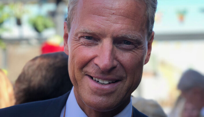 SOLBRUN: Advokatforeningsleder Jens Johan Hjort koste seg i Oslo-varmen. SOLBRUN: Advokatforeningsleder Jens Johan Hjort koste seg i Oslo-varmen.