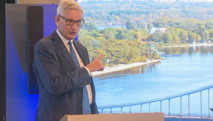 SKRYT FRA SVERIGE: Sveriges tidligere statsminister og utenriksminister Carl Bildt er nå rådgiver for Ukraina. Han roser Naftogaz for reformene selskapet har gjennomført for å bli kvitt korrupsjonsstempelet. SKRYT FRA SVERIGE: Sveriges tidligere statsminister og utenriksminister Carl Bildt er nå rådgiver for Ukraina. Han roser Naftogaz for reformene selskapet har gjennomført for å bli kvitt korrupsjonsstempelet.