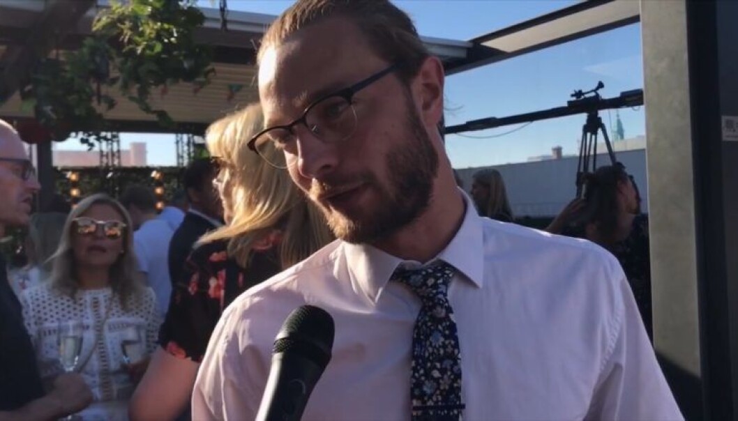 Advokat Steven Tilley prioriterer ikke saker under offentlig salærsats fordi han mener det er for lite penger å hente. Foto: Henrik Skjevestad Advokat Steven Tilley prioriterer ikke saker under offentlig salærsats fordi han mener det er for lite penger å hente. Foto: Henrik Skjevestad
