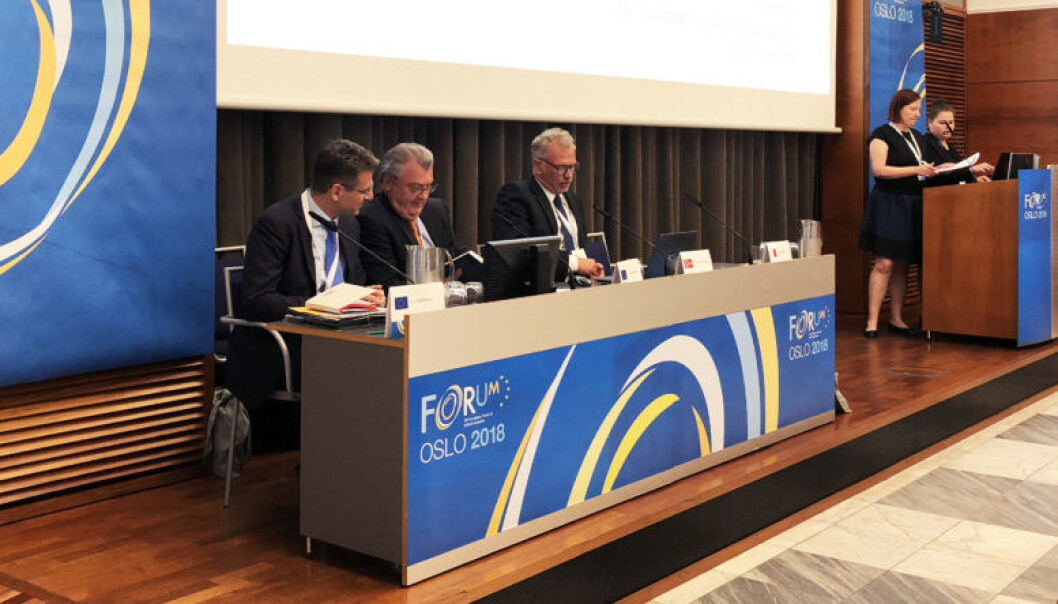 Luca Martinell, assistent til greneraldirektøren, EU-kommisjonens Rudolf Strohmeier og administrerende direktør for Lovdata, Odd Storm-Paulsen. Luca Martinell, assistent til greneraldirektøren, EU-kommisjonens Rudolf Strohmeier og administrerende direktør for Lovdata, Odd Storm-Paulsen.
