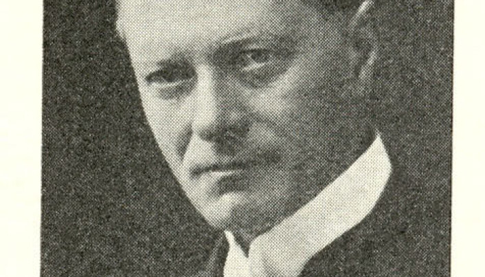 <html><head></head><body> Høyesterettsadvokat Harald Norregaard grunnla det vi i dag kjenner som advokatfirmaet Hjort i 1893. Han ledet også Advokatforeningen fra 1904 til 1907.</body></html> <html><head></head><body> Høyesterettsadvokat Harald Norregaard grunnla det vi i dag kjenner som advokatfirmaet Hjort i 1893. Han ledet også Advokatforeningen fra 1904 til 1907.</body></html>