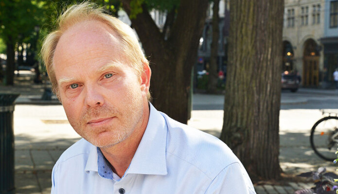 Tilsynsrådet har ingen planer om å gjøre ytterligere informasjon om advokater, slik som hvem som tidligere har mistet bevillingen eller er ilagt reaksjoner etter tilsyn, offentlig tilgjengelig gjennom tilsynets register, forteller assisterende direktør Dag Eriksen. Tilsynsrådet har ingen planer om å gjøre ytterligere informasjon om advokater, slik som hvem som tidligere har mistet bevillingen eller er ilagt reaksjoner etter tilsyn, offentlig tilgjengelig gjennom tilsynets register, forteller assisterende direktør Dag Eriksen.