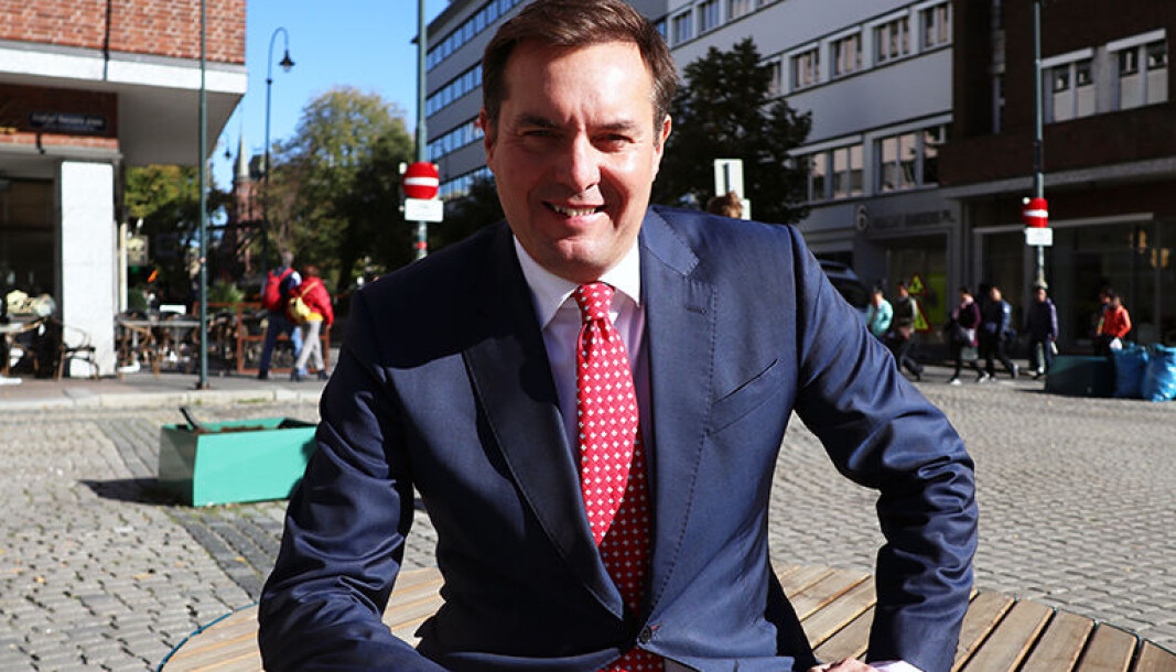 Advokat dr. juris Niels Kristian Axelsen har holdt foredrag for advokatvirksomheter og andre om hvitvasking i nærmere 14 år. Advokat dr. juris Niels Kristian Axelsen har holdt foredrag for advokatvirksomheter og andre om hvitvasking i nærmere 14 år.
