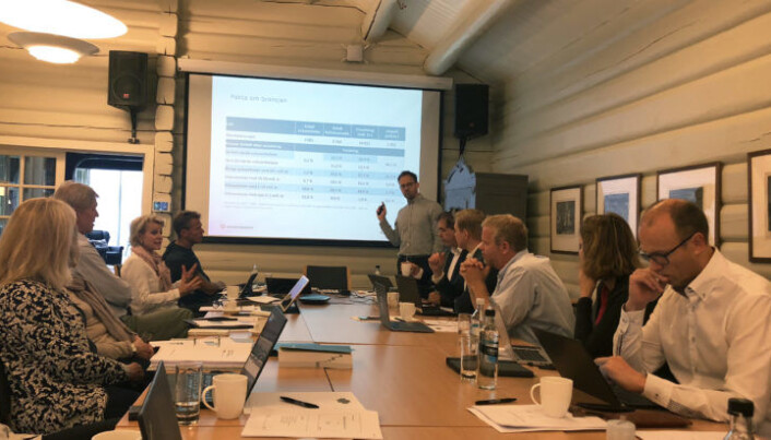 <html><head></head><body> Politisk rådgiver Martin Kaasgaard Nielsen i Advokatforeningen la frem funnene for hovedstyret.</body></html> <html><head></head><body> Politisk rådgiver Martin Kaasgaard Nielsen i Advokatforeningen la frem funnene for hovedstyret.</body></html>