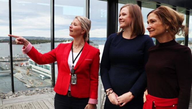 Målet er at kursene både skal være tankevekkende og inspirerende, sier Cecilie Klæboe (til h.). Her er hun fotografert sammen med partner Marit Barth i PwC og mentee Hanne Reese Holm . Målet er at kursene både skal være tankevekkende og inspirerende, sier Cecilie Klæboe (til h.). Her er hun fotografert sammen med partner Marit Barth i PwC og mentee Hanne Reese Holm .