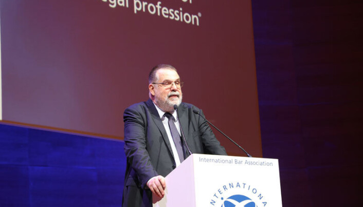 <html><head></head><body> Tjekkiske Martin Solc er president i den internasjonale advokatforeningen, IBA, og holdt åpningstalen mandag. Foto: Courtesy of the International Bar Association</body></html> <html><head></head><body> Tjekkiske Martin Solc er president i den internasjonale advokatforeningen, IBA, og holdt åpningstalen mandag. Foto: Courtesy of the International Bar Association</body></html>