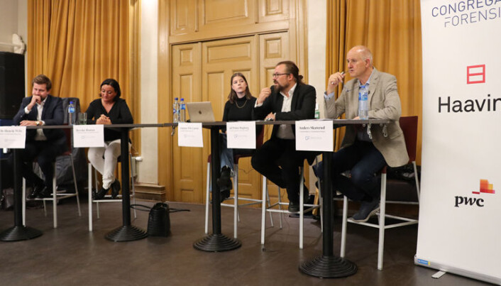 <html><head></head><body> Ole Henrik Wille, Dyveke Hamza i Haavind, jusstudent Johanne M. R. Larsen, professor og prodekan Alf Petter Høgberg, og seniorrådgiver i Psykologforeningen Anders Skuterud stilte i debatten.</body></html> <html><head></head><body> Ole Henrik Wille, Dyveke Hamza i Haavind, jusstudent Johanne M. R. Larsen, professor og prodekan Alf Petter Høgberg, og seniorrådgiver i Psykologforeningen Anders Skuterud stilte i debatten.</body></html>