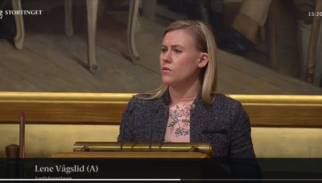Lene Vågslids forslag om å be regjeringen legge frem ny rettshjelpsmodell, og å sikre forhandlingsrett for advokater, ble nedstemt. Skjermdump: Stortinget Lene Vågslids forslag om å be regjeringen legge frem ny rettshjelpsmodell, og å sikre forhandlingsrett for advokater, ble nedstemt. Skjermdump: Stortinget