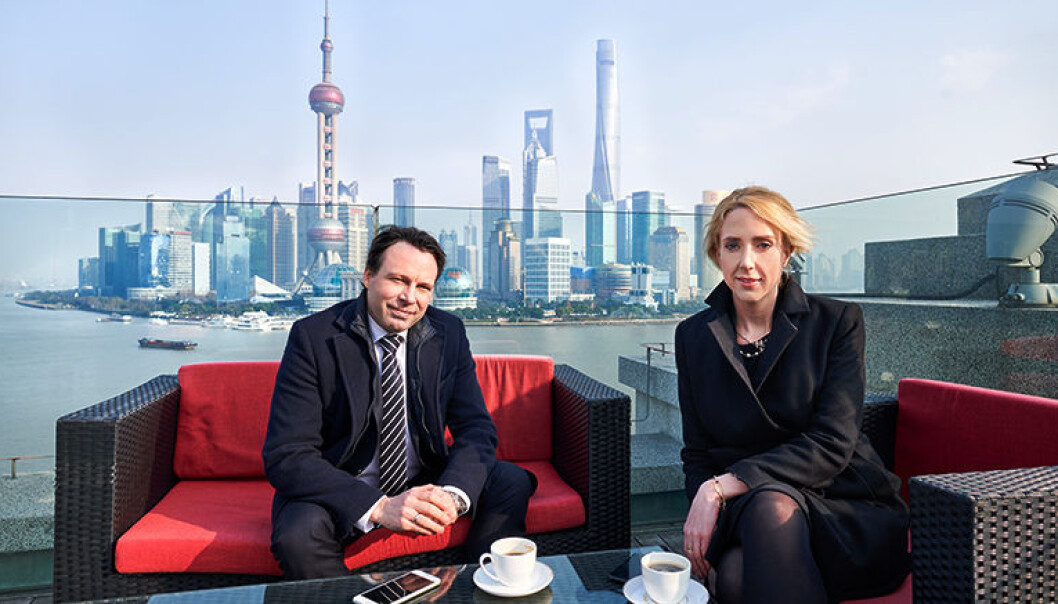 Sjef for Wikborg Reins kontor i Shanghai, Christian James-Olsen og advokat Therese Trulsen i Shanghai. Trulsen snakker flytende kinesisk, og er utdannet i Kina. Foto: Markovic Nebojsa Sjef for Wikborg Reins kontor i Shanghai, Christian James-Olsen og advokat Therese Trulsen i Shanghai. Trulsen snakker flytende kinesisk, og er utdannet i Kina. Foto: Markovic Nebojsa