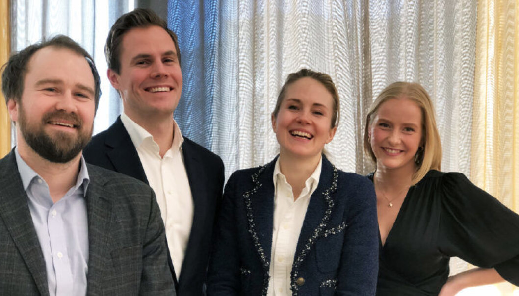 <html><head></head><body> Det var Henrik Fagerholt (t.v) som tok initiativ til å starte BAHR Leap. Med seg fikk han Elise Johnsen Kirkhus, som nå er CEO. Hedda Herresthal og Ragnar Stoknes Hafting er henholdsvis trainee og advokatfullmektig.</body></html> <html><head></head><body> Det var Henrik Fagerholt (t.v) som tok initiativ til å starte BAHR Leap. Med seg fikk han Elise Johnsen Kirkhus, som nå er CEO. Hedda Herresthal og Ragnar Stoknes Hafting er henholdsvis trainee og advokatfullmektig.</body></html>