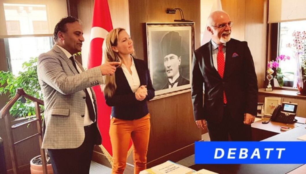Maria Hessen Jacobsen i Advokatforeningens menneskerettighetsutvalg har flere ganger reist til Tyrkia for å observere situasjonen til tyrkiske jurister. Her med advokat Metin Uracin (t.v.) og presidenten i Istanbul Bar Association, Mehmet Durakoglu. Maria Hessen Jacobsen i Advokatforeningens menneskerettighetsutvalg har flere ganger reist til Tyrkia for å observere situasjonen til tyrkiske jurister. Her med advokat Metin Uracin (t.v.) og presidenten i Istanbul Bar Association, Mehmet Durakoglu.