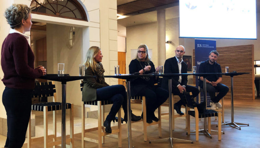 NRKs Ingunn Solheim (t.v) ledet panelet, som bestod av Anne Dingstad Vabø, Cathrine Mostue, Thomas Wetting og Karl-Axel Bauer. NRKs Ingunn Solheim (t.v) ledet panelet, som bestod av Anne Dingstad Vabø, Cathrine Mostue, Thomas Wetting og Karl-Axel Bauer.