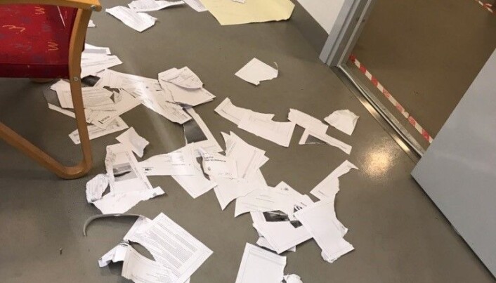 I løpet av minuttene Marte Svarstad Brodtkorb var innelåst med den aggressive klienten, rakk han å rive i stykker alle saksdokumentene. Foto: Privat I løpet av minuttene Marte Svarstad Brodtkorb var innelåst med den aggressive klienten, rakk han å rive i stykker alle saksdokumentene. Foto: Privat
