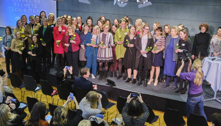 Statsminister Erna Solberg på scenen med tech-kvinnene i Oslo i formiddag. Foto: Privat Statsminister Erna Solberg på scenen med tech-kvinnene i Oslo i formiddag. Foto: Privat