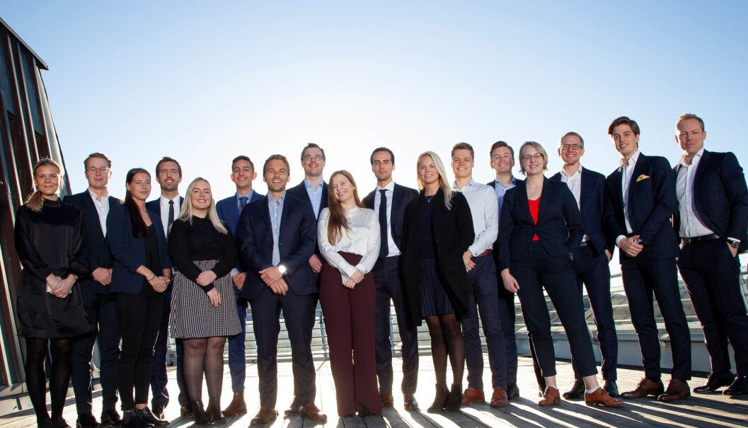 Mentorer og menteer samlet i forbindelse med oppstart av årets ThommessenAkademi. Fra venstre; Kristine Margaret Fagerlund, Sander Danielsen, Elise Sivertsen, Bendik Eckbo, Mathilde Rye Ramberg, Alexander Sæthern, Morten Emil Bergan, Anders Sundsdal, Amalie Bardseth, Hallvard Schulstad, Pernille Engstrøm Skaug, Kristian Græsli, Kristian Ulriksen, Mari Gjefsen, Henrik Fabian Torgrimsby, Marcus Wannerstedt, Kai Ståle Kristiansen. Foto: Espen Sturlason Mentorer og menteer samlet i forbindelse med oppstart av årets ThommessenAkademi. Fra venstre; Kristine Margaret Fagerlund, Sander Danielsen, Elise Sivertsen, Bendik Eckbo, Mathilde Rye Ramberg, Alexander Sæthern, Morten Emil Bergan, Anders Sundsdal, Amalie Bardseth, Hallvard Schulstad, Pernille Engstrøm Skaug, Kristian Græsli, Kristian Ulriksen, Mari Gjefsen, Henrik Fabian Torgrimsby, Marcus Wannerstedt, Kai Ståle Kristiansen. Foto: Espen Sturlason