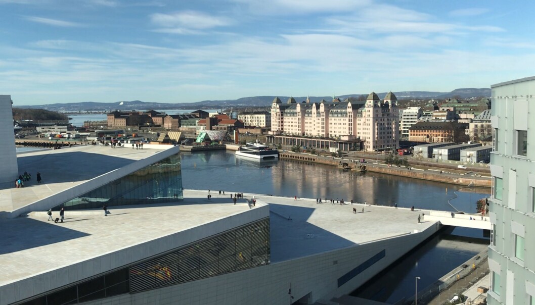 Upåklagelig utsikt mot Operaen og Oslos sjøside fra Ræders nye lokaler. Upåklagelig utsikt mot Operaen og Oslos sjøside fra Ræders nye lokaler.