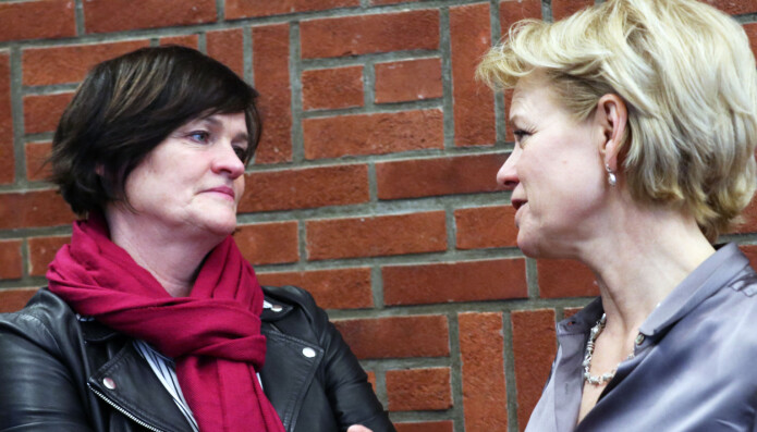 Mette Yvonne Larsen diskuterer straffeforfølgning av barn med Advokatforeningens leder, Merete Smith. Mette Yvonne Larsen diskuterer straffeforfølgning av barn med Advokatforeningens leder, Merete Smith.